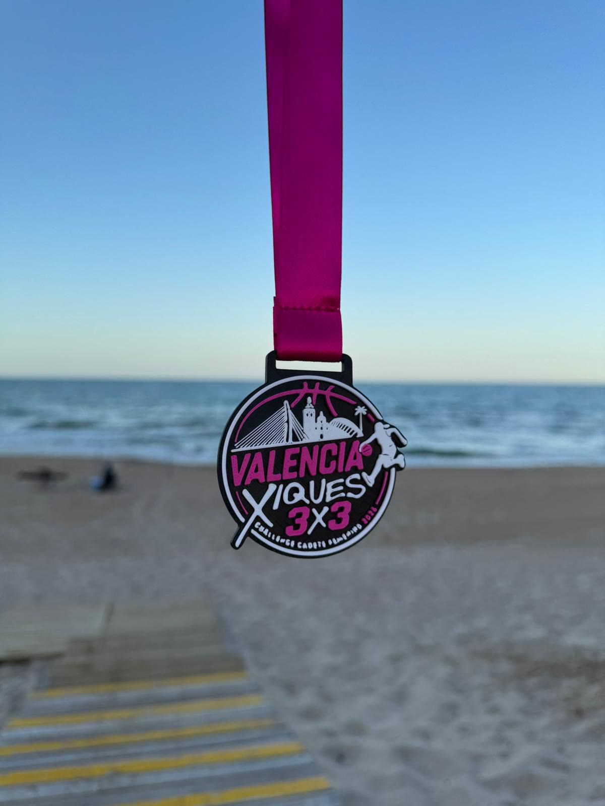 Medalla personalizada del València Xiques 3x3 con cinta a juego