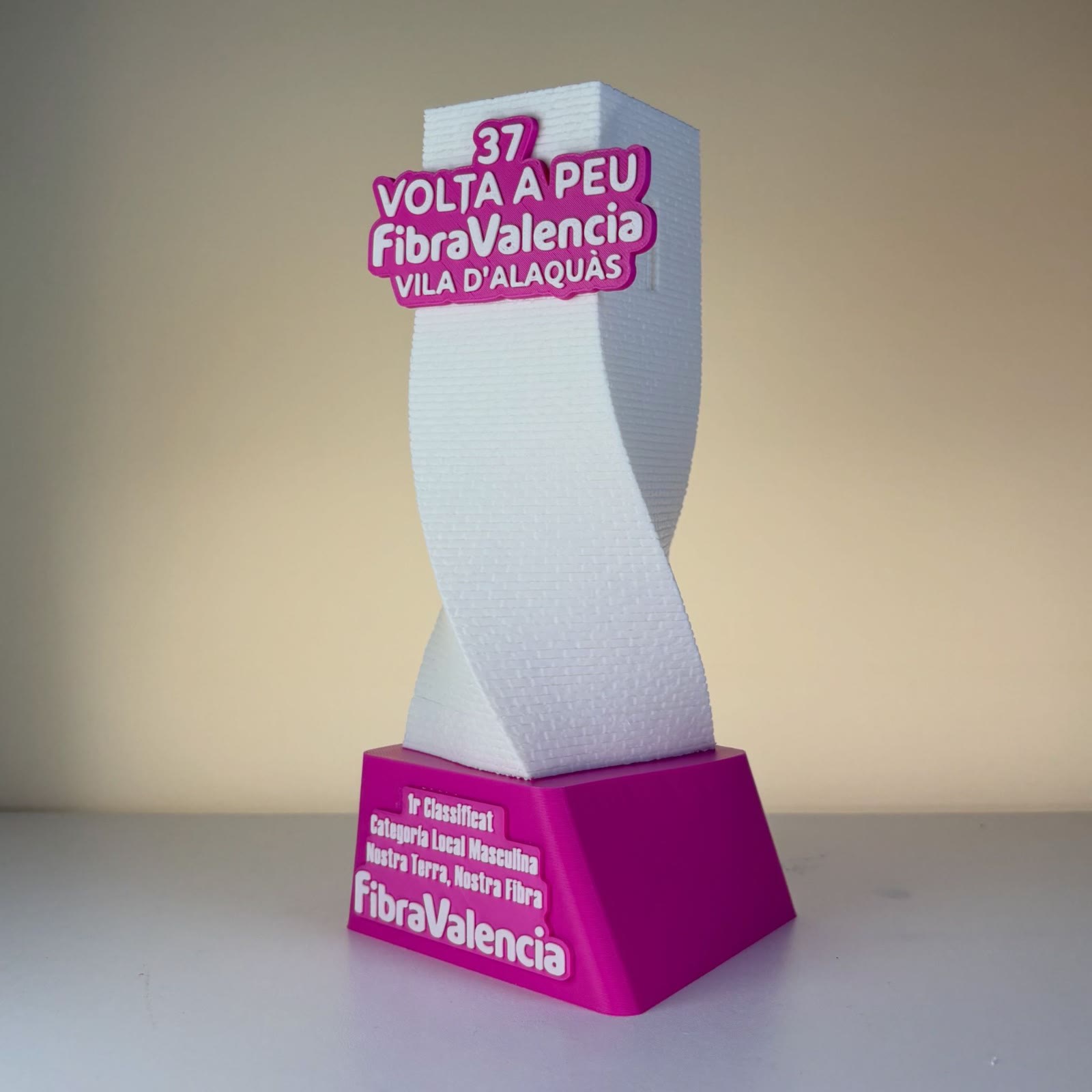 Trofeo de la Volta a Peu FibraValencia: detalle de material y acabado